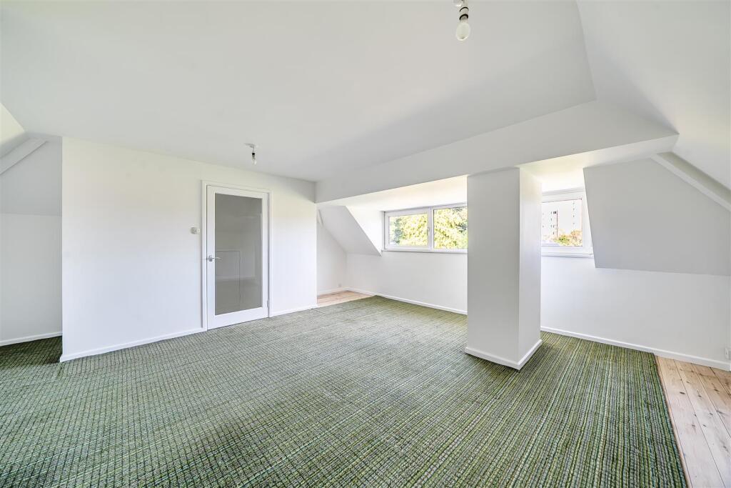 Swallowcliffe Gardens, Yeovil - View 5