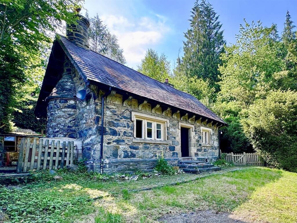 Main image of property: Llanrwst