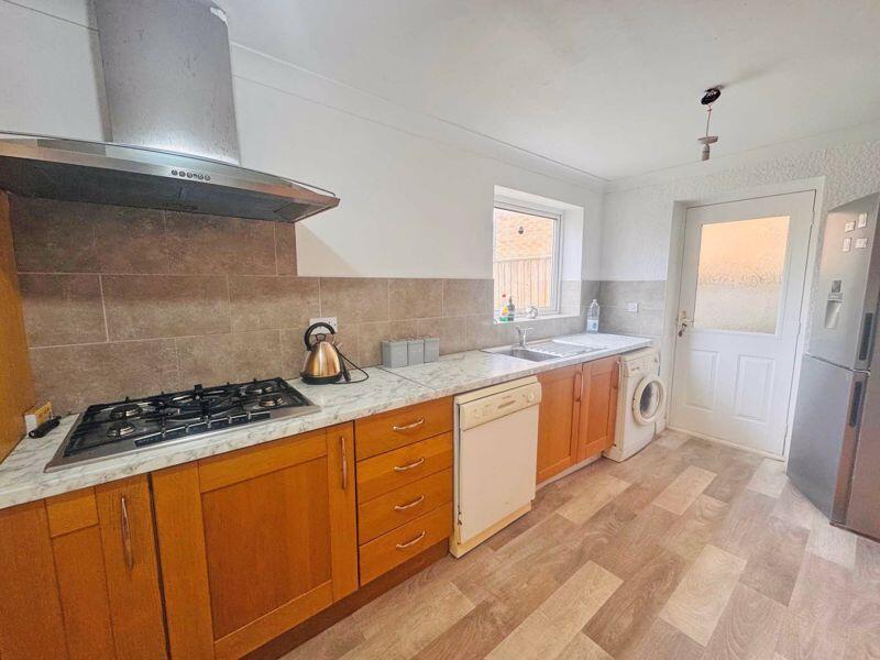 Detached Family Home with no onward chain - 6 The Rowans, Poulton-Le-Fylde photo 4