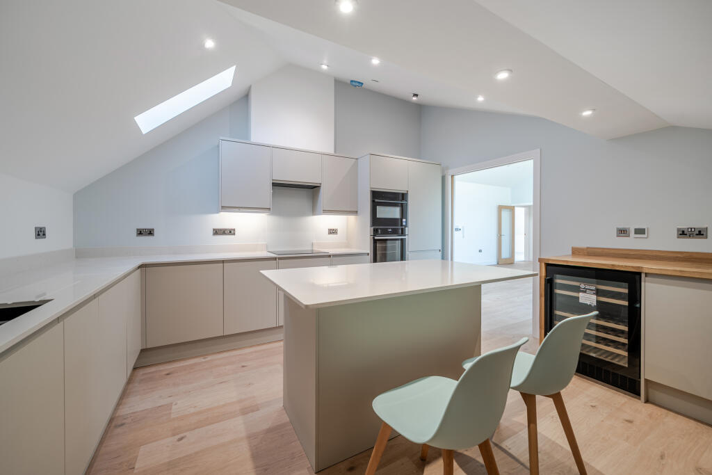 Apartment in Truro - View 4