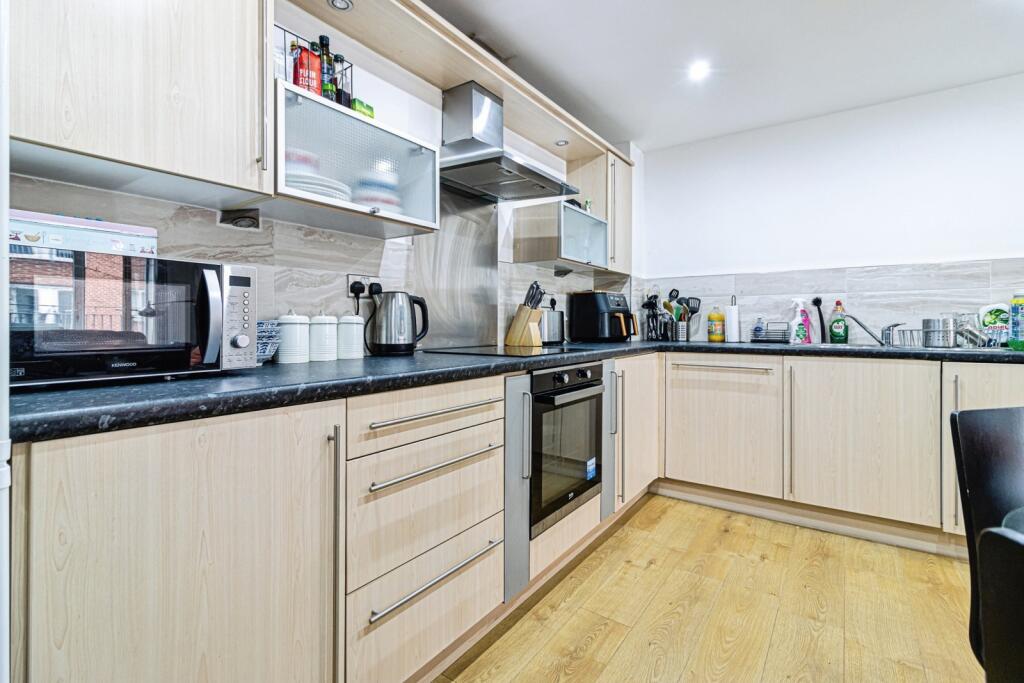Apartment in Salford, Greater Manchester - View 3
