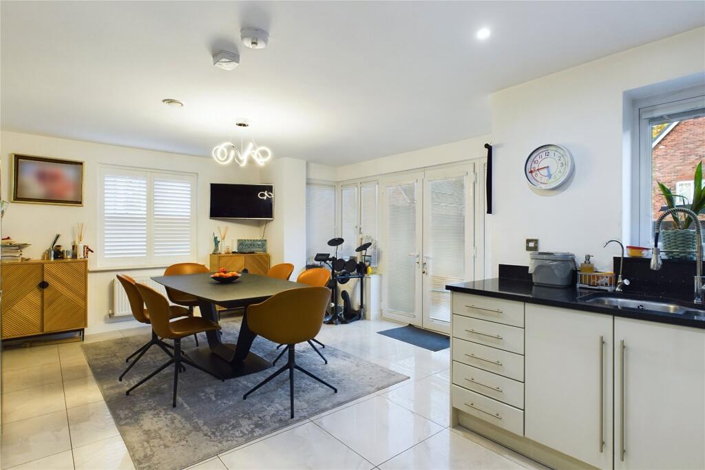 Main image of property: Dartford Rise, Farnborough, Hampshire, GU14