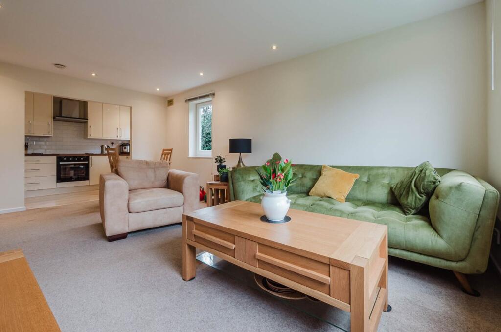 Harcourt Close, Urmston, Manchester, M41 photo 3