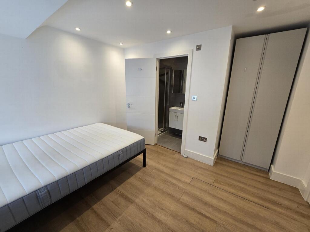 Main image of property: Temple Gardens, London, NW11