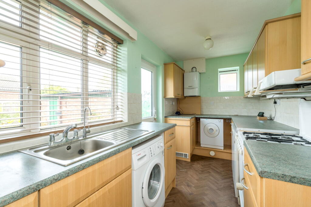 8 Friars Road, Hadleigh photo 4