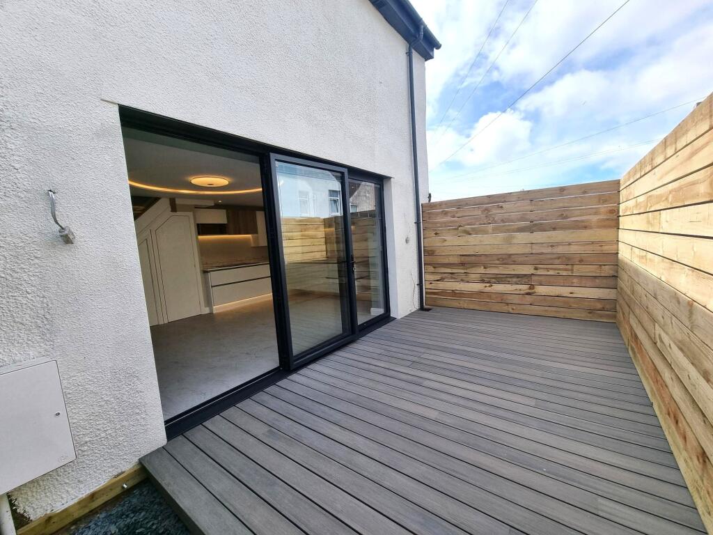 House in Barry, Merthyr Dyfan - View 5