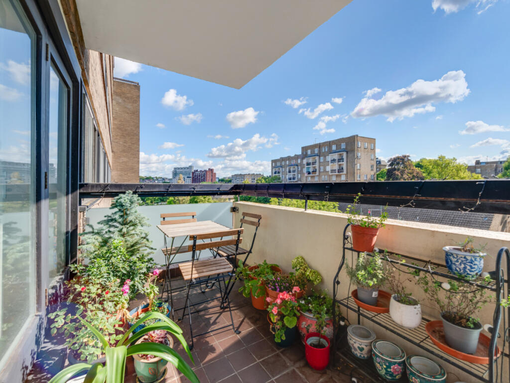 Apartment in London - View 5
