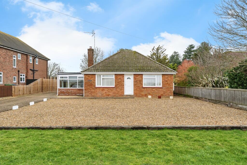 2-bed bungalow on Straight Road, Manea, March, £270,000