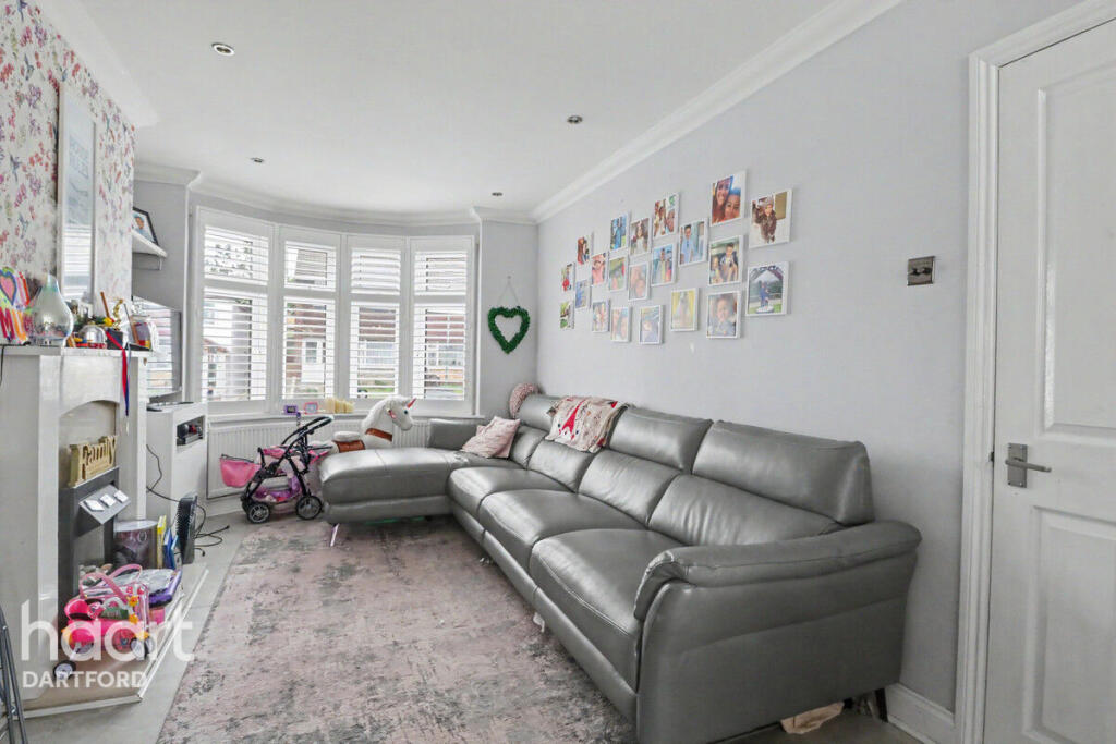 Main image of property: Collindale Avenue, Erith