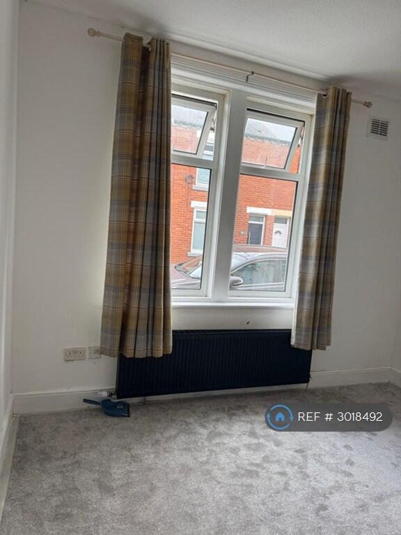 Apartment in Newcastle upon Tyne - View 5