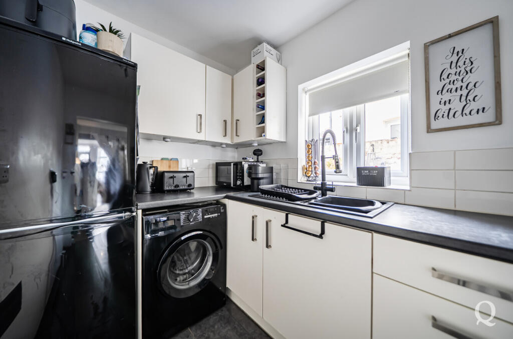 House in Swale, Grove Park, Chalkwell - More