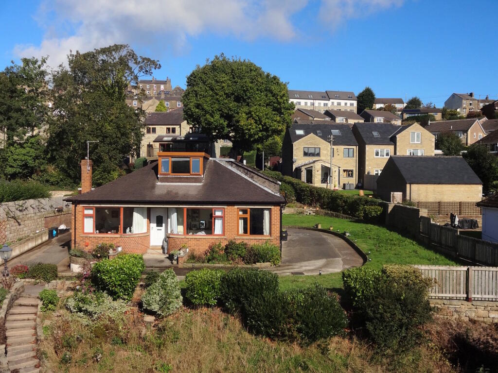 Main image of property: 252 Saddleworth Road, Greetland HX4 8LZ