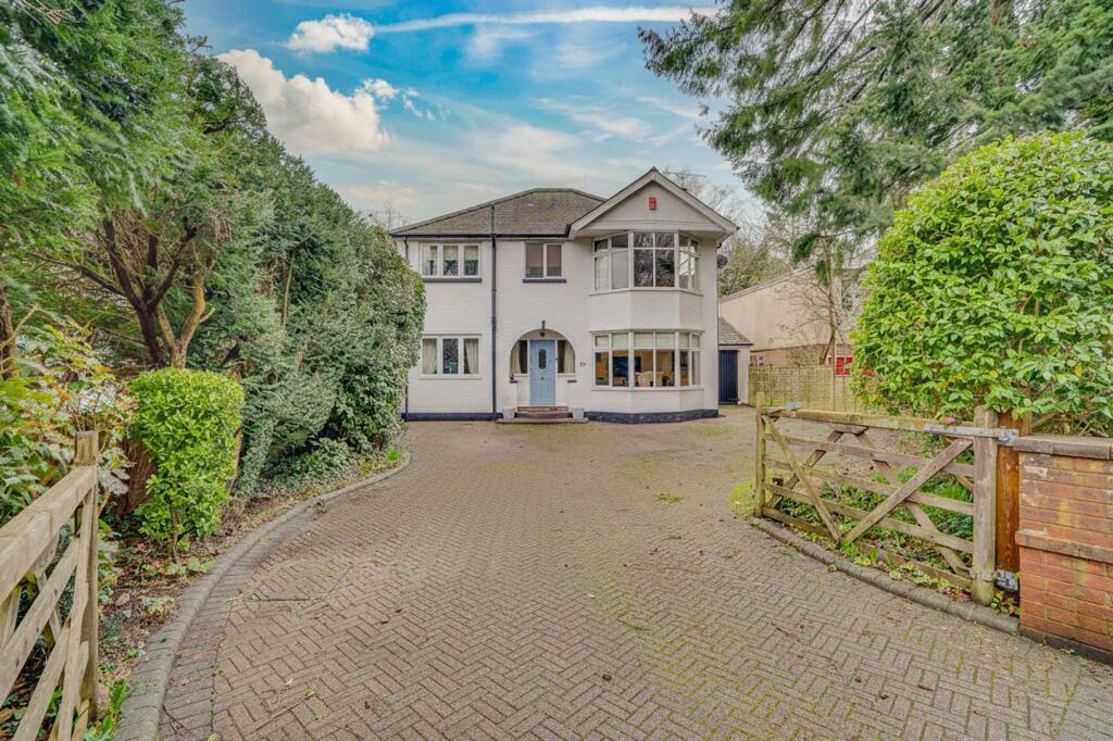 Main image of property: Lake Road, Hiltingbury, Chandler's Ford, SO53 1EZ