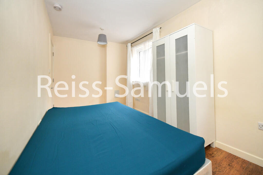 5 bedroom town house for rent