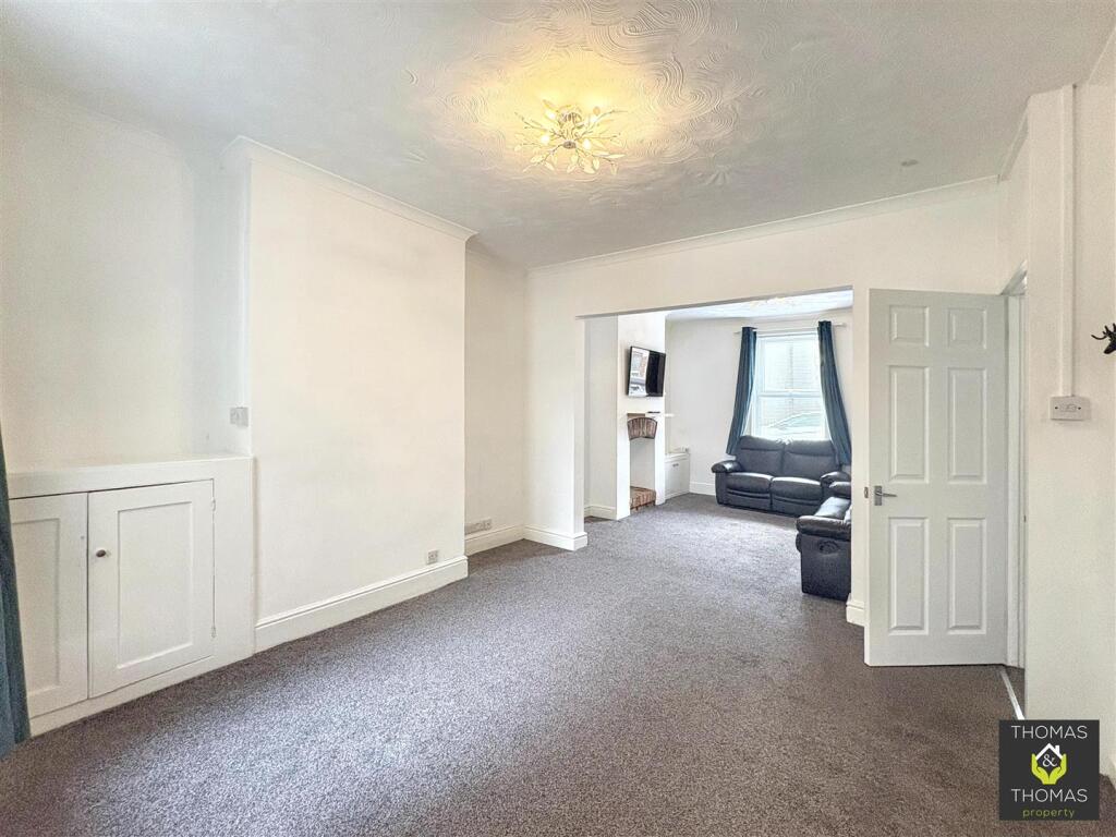 House in Gloucester - View 3