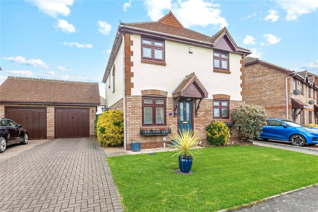 Main image of property: Holme Walk, Wickford, Essex, SS12