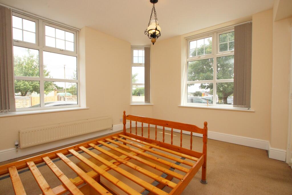 Apartment in Woodford - View 6