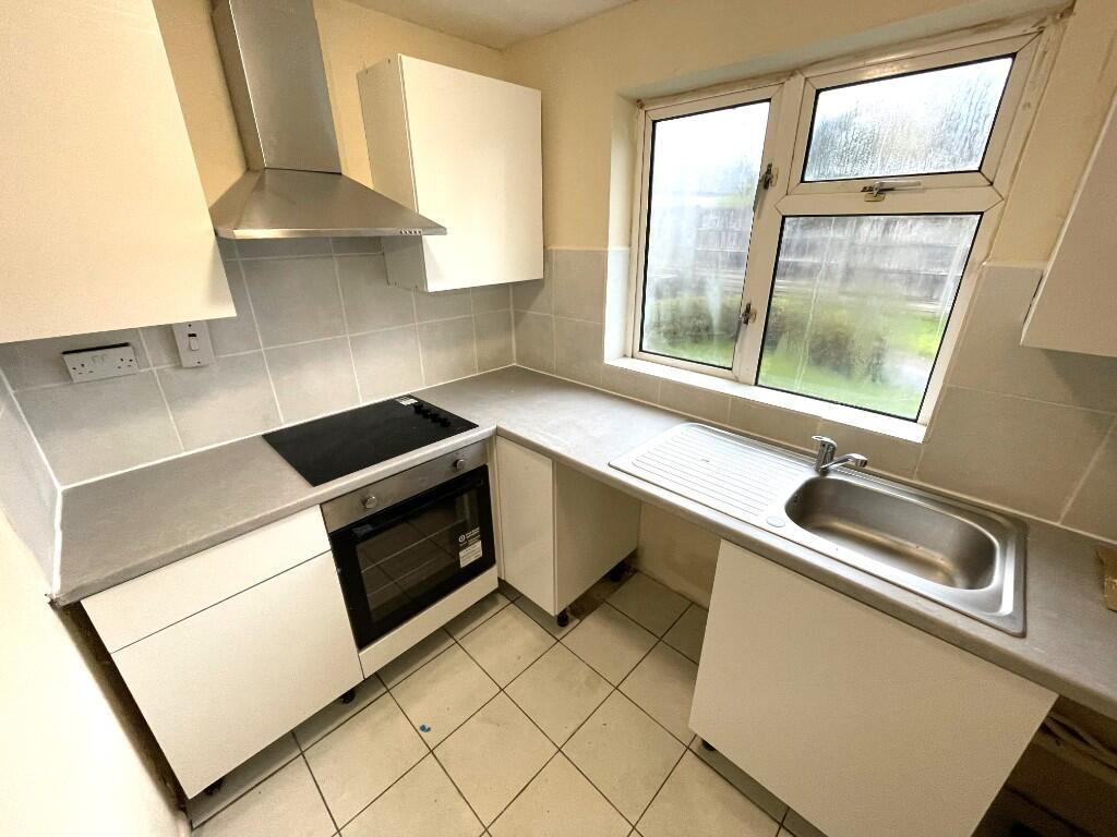 Peachs Close, MK43 photo 4