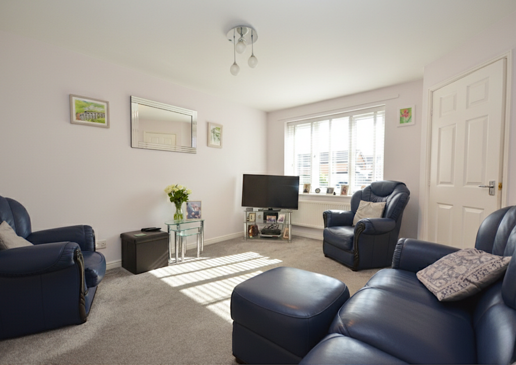 St Michaels Gardens, Whitefield, M45 8DN photo 2