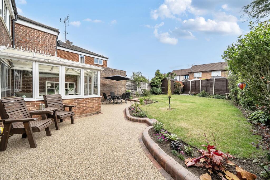 Wyndham Close, Yateley - More