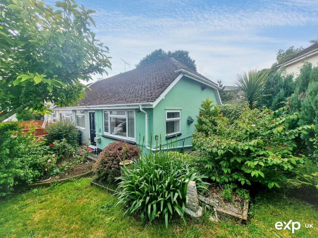 2-bed bungalow on Longstone Road, Paignton, TQ4 7HN, £200,000