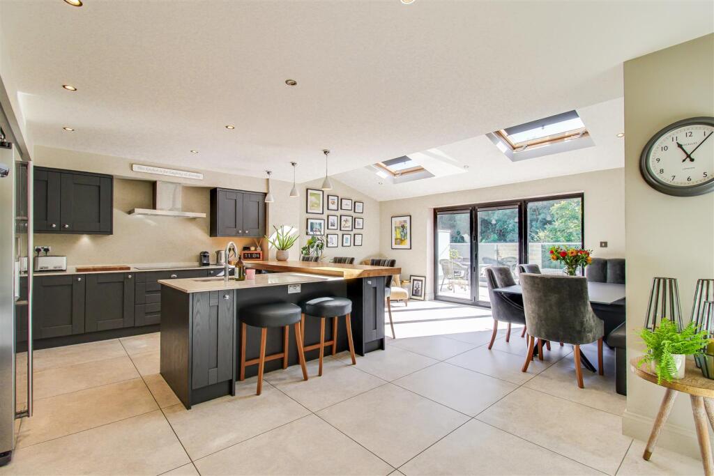 House in Wakefield, Coxley, Sitlington - View 2