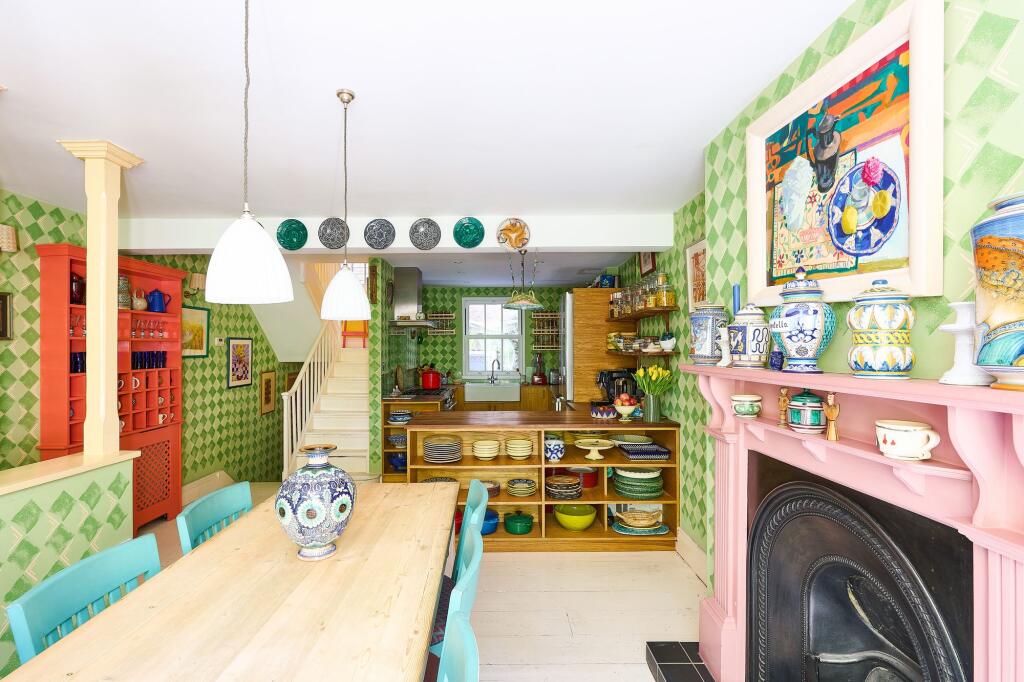 Main image of property: Paradise Row, London, E2