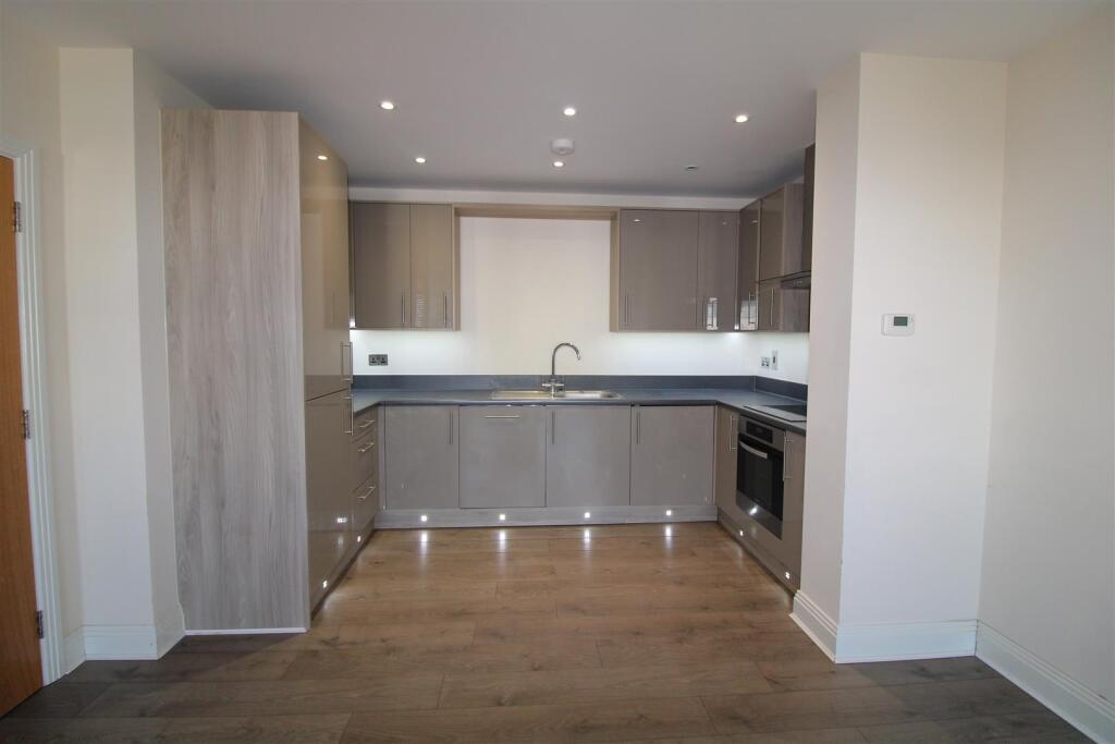 Apartment in Slough - View 4
