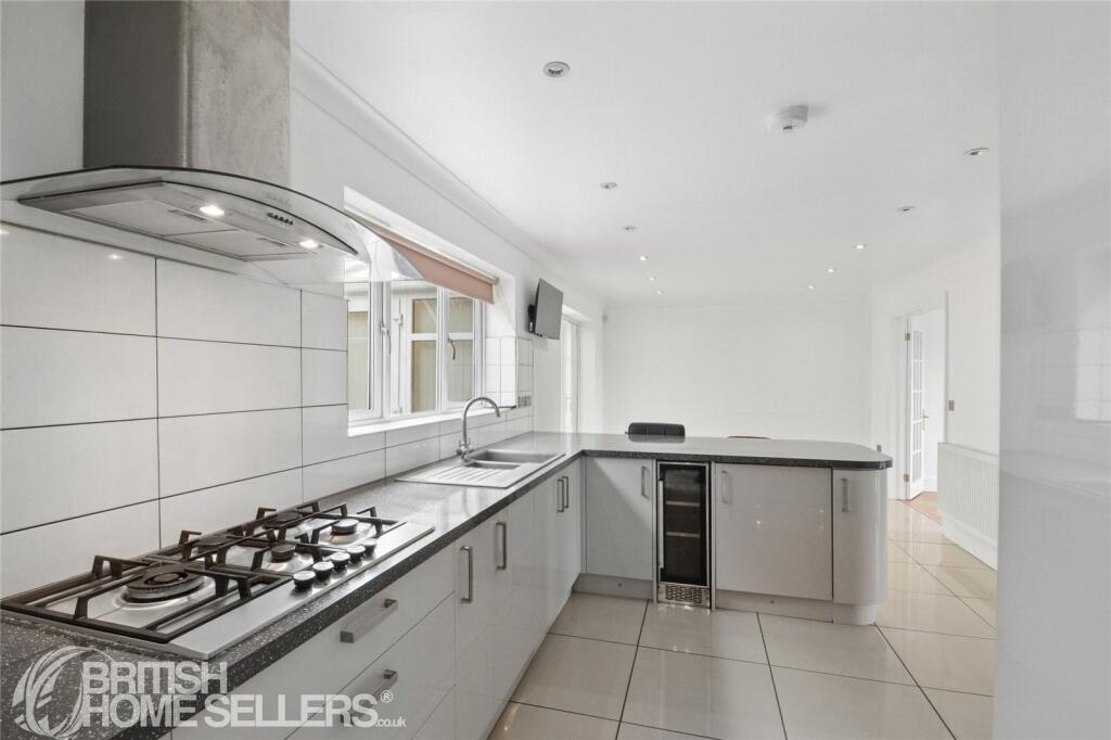 House in Llanelli - View 3