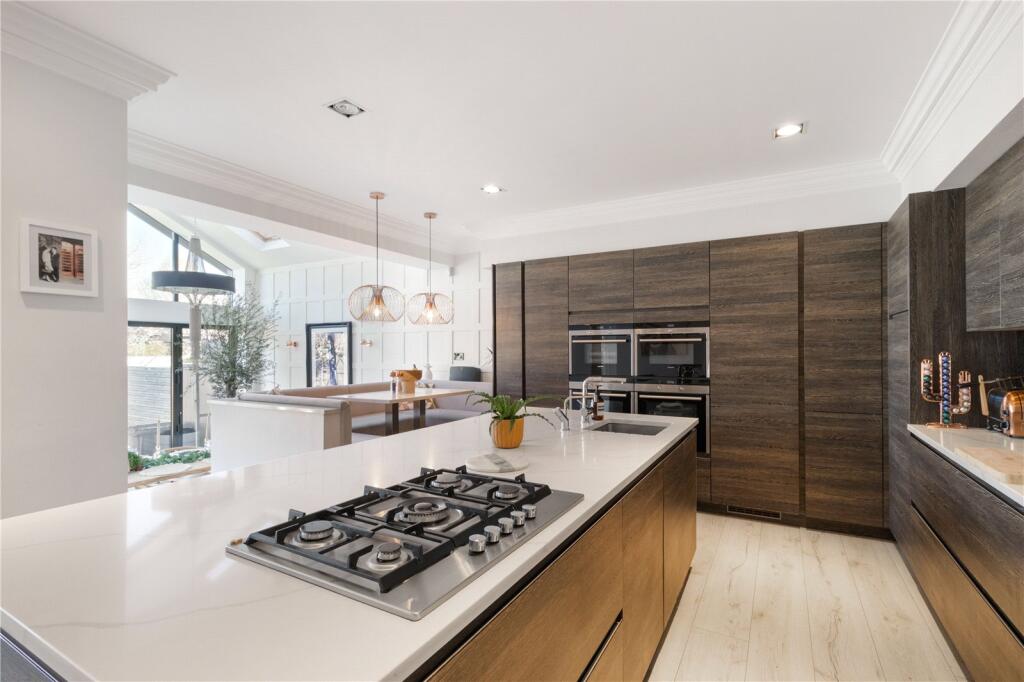 Hale Road, Hale, Altrincham, Greater Manchester, WA15 photo 4