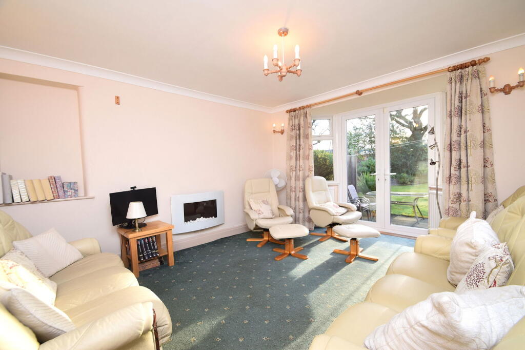 Highfield Road, Cheadle Hulme photo 3