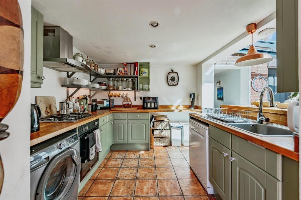 House in Mid Sussex, Worth - View 4
