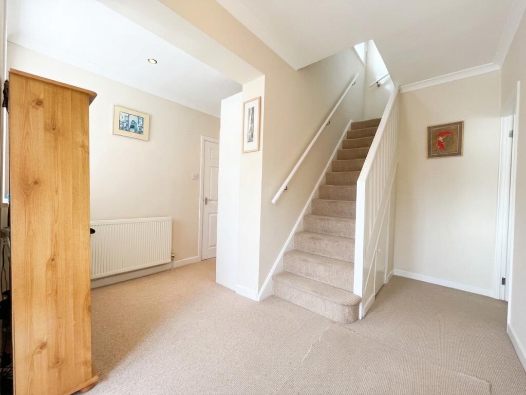 House in Luton, Stopsley - View 2