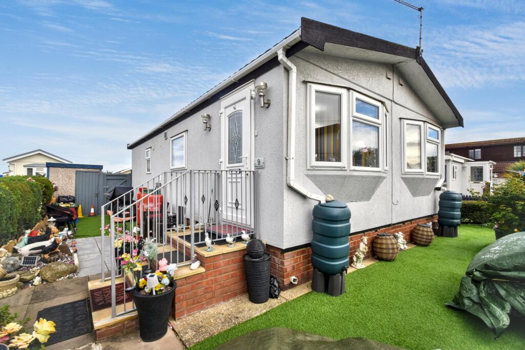 1-bed caravan on Whitehaven Park, Ingoldmells, PE25, £110,000