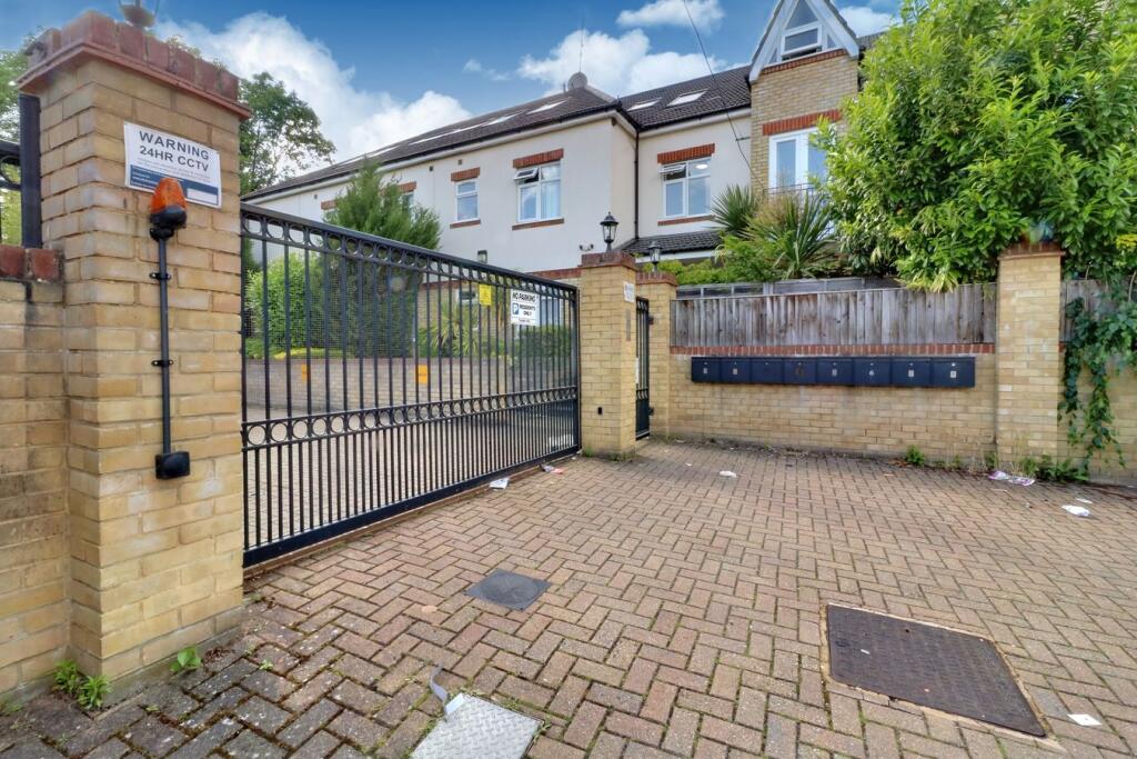 Apartment in Harrow - More