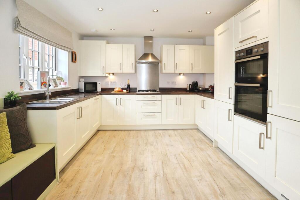 Otter Close, Brackley, NN13 photo 2