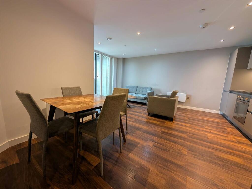 Apartment in Manchester, Hulme - View 4
