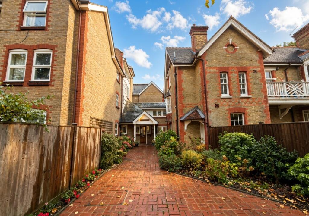 1-bed flat on Flat 35 Andridge Court, 2A Church Lane, Wimbledon, London, SW19 3JW, £25,000