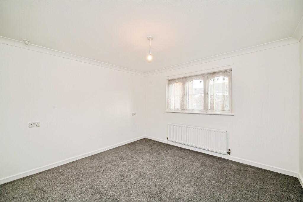 Coulson Way, Burnham, Slough photo 4
