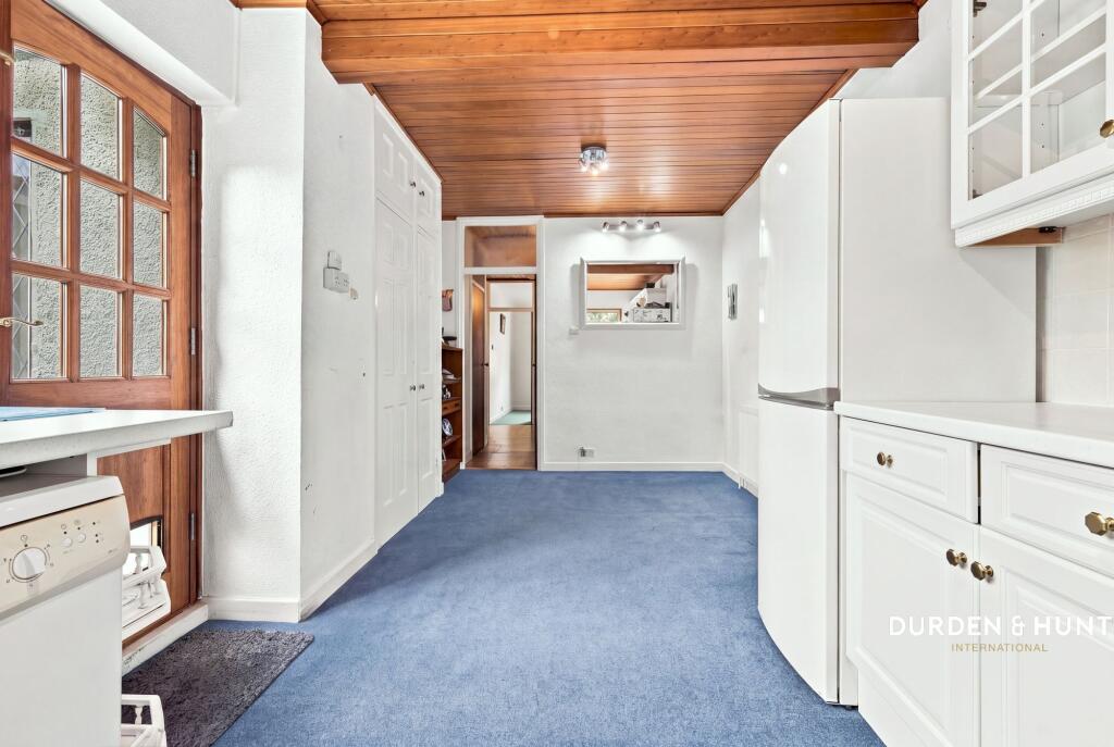 House in Rochford, Rayleigh - More