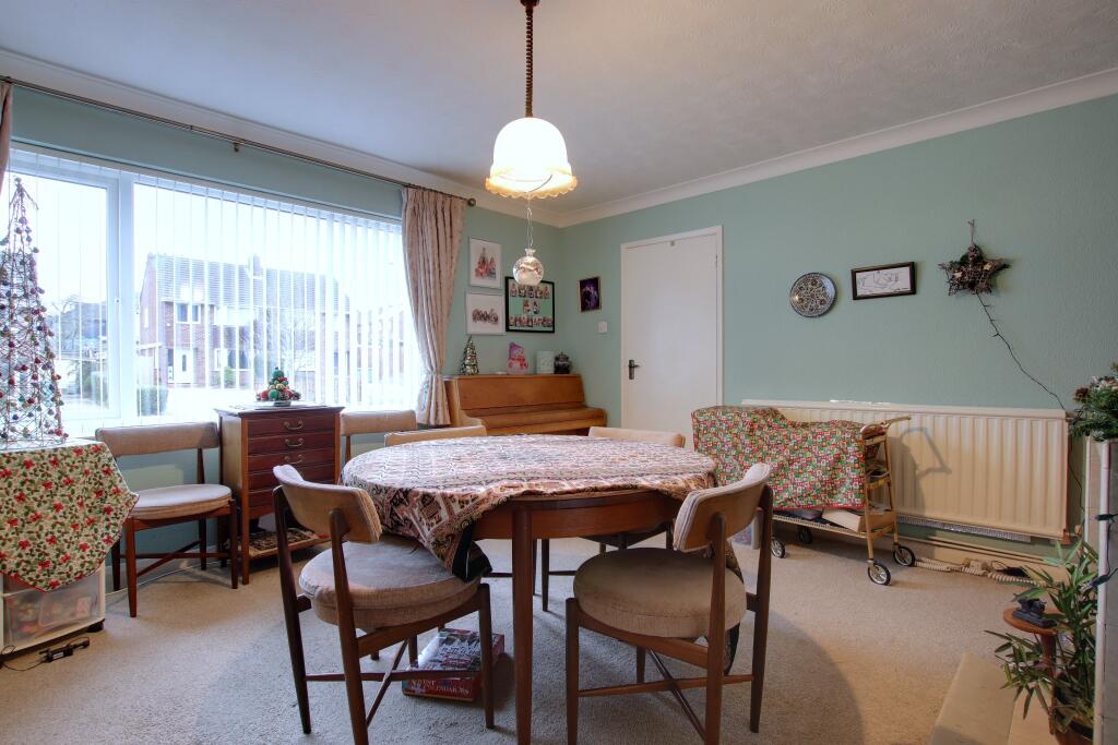 Arundel Drive, Fareham photo 4