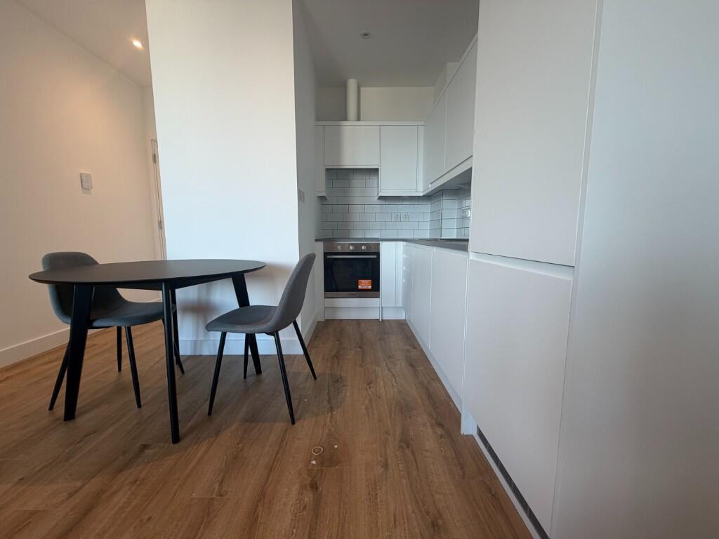 Apartment in Twickenham - More