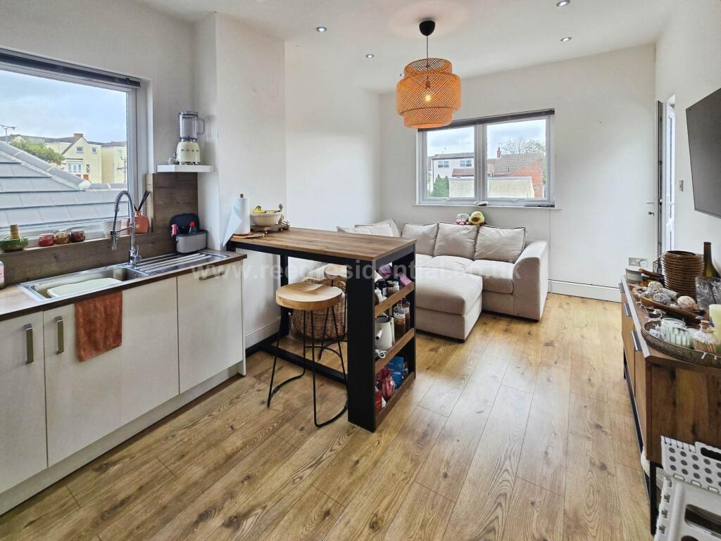 Apartment in Southend-on-Sea - View 5