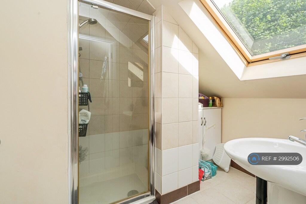 Apartment in Guildford - View 4