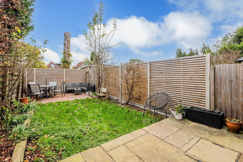 House in Reigate and Banstead, Surrey - View 4