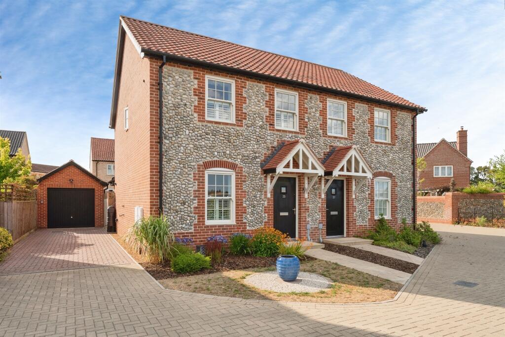 Main image of property: Robin Close, Holt