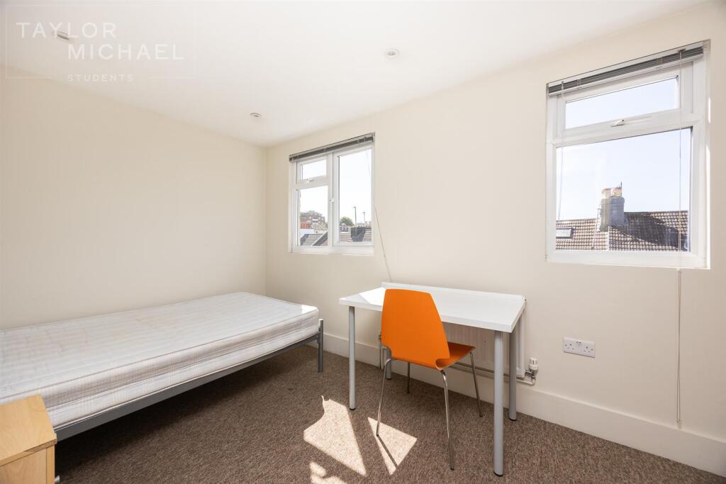 6 bedroom terraced house for rent