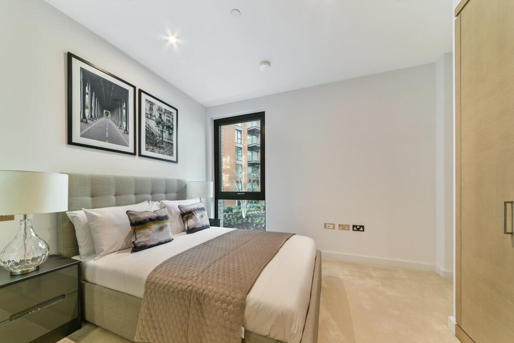 House in London - View 2