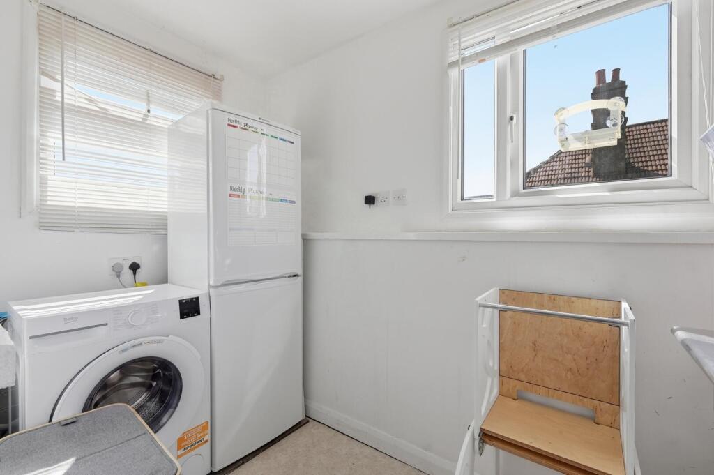 Apartment in Romford - More
