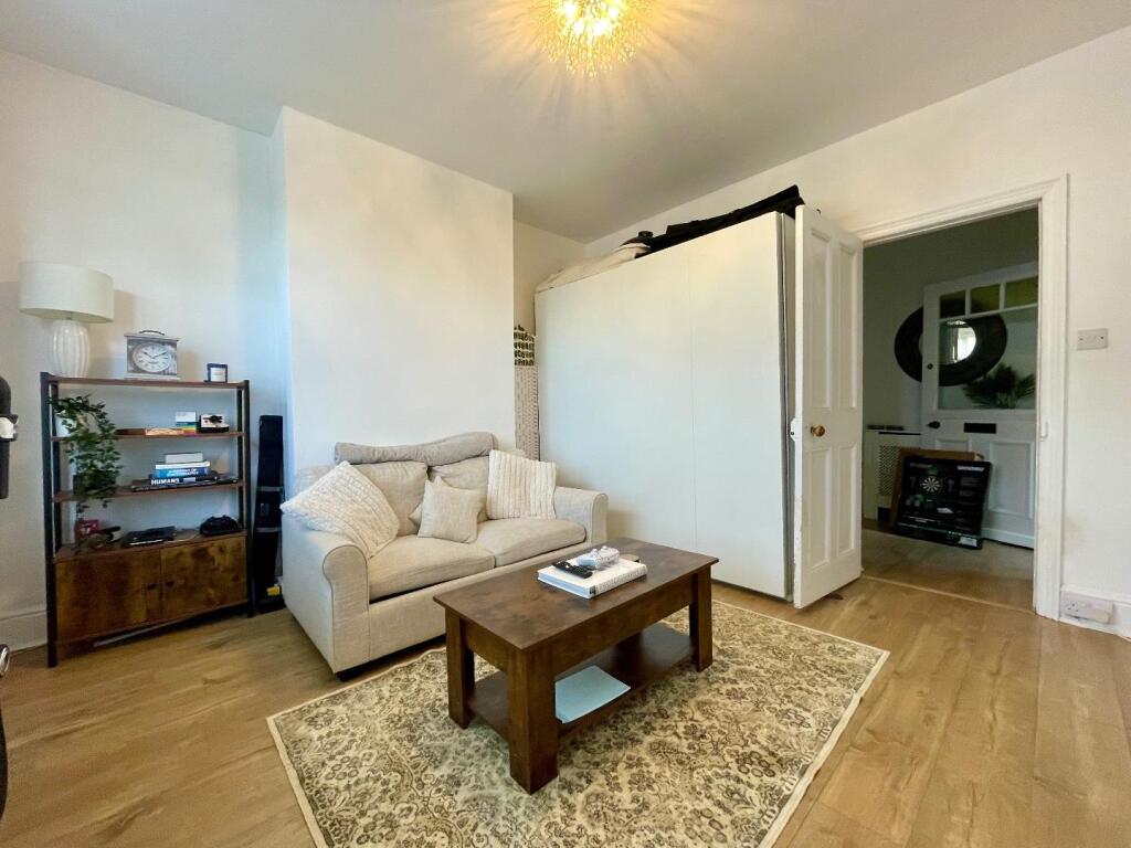House in Northampton, Abington - More